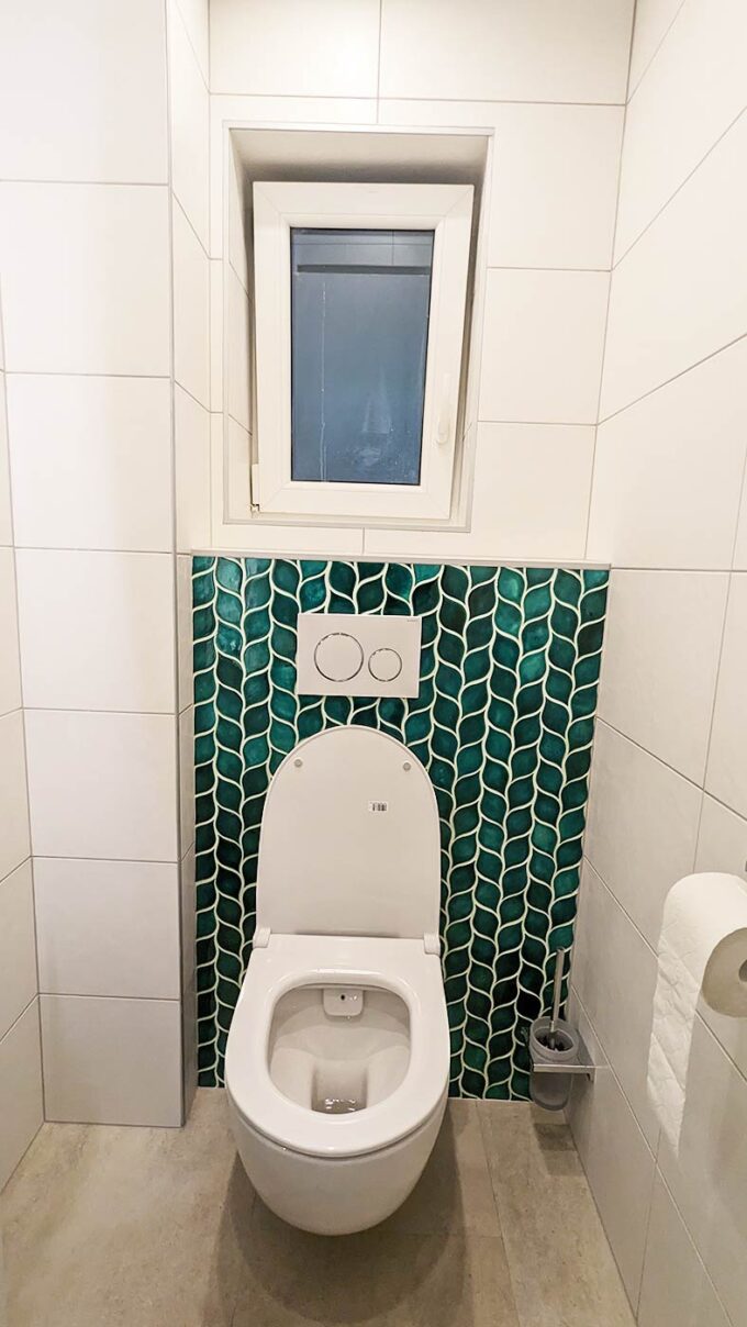 Ceramic mosaic - tiling - toilet - leaves - blue-green