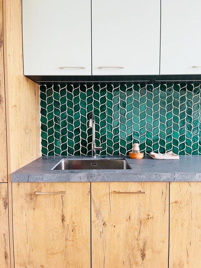 Ceramic Mosaic Tile Leaves - Kitchen Backsplash Tile - Emerald Green Color